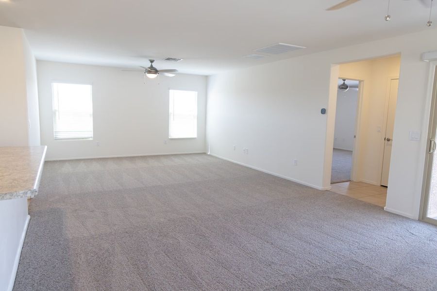 Spacious, unfurnished interior of a new home in Saguaro Haven, Tucson (Image 4).