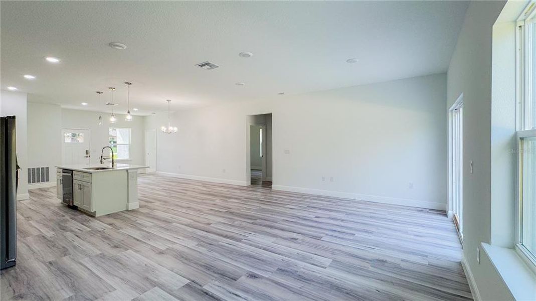 Spacious, unfurnished interior of a new home in , Ocala (Image 17).