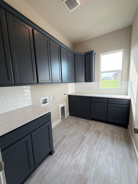 Furnished interior view inside a new home in Grayson Ridge, Van Alstyne (Image 9).