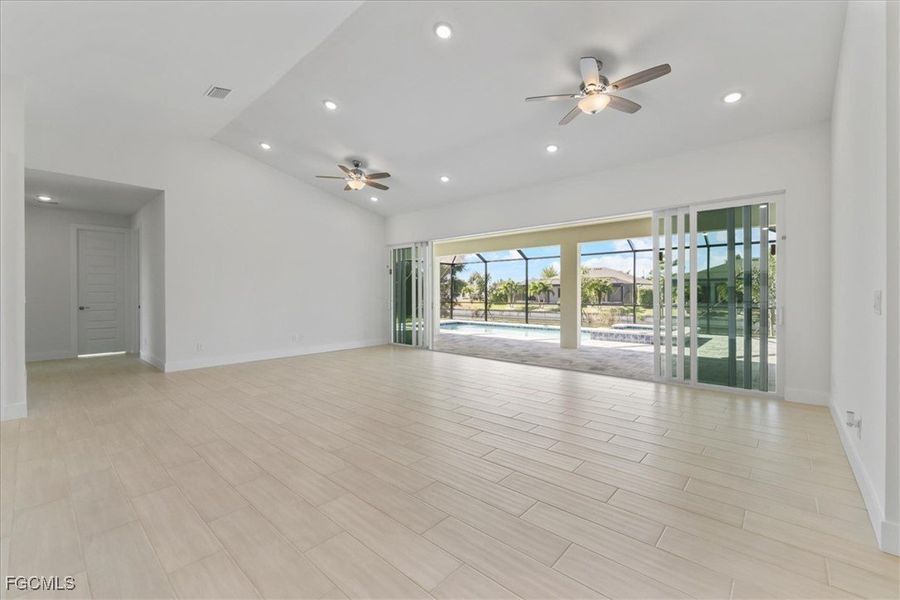 Spacious, unfurnished interior of a new home in Cape Coral, Cape Coral (Image 16).