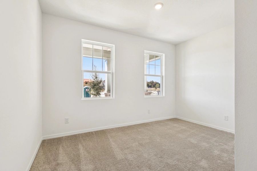 Spacious, unfurnished interior of a new home in Catamaran Cove, Rockledge (Image 16).