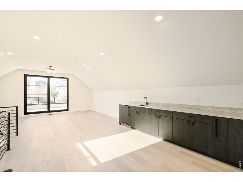 Spacious, unfurnished interior of a new home in , Denver (Image 38).