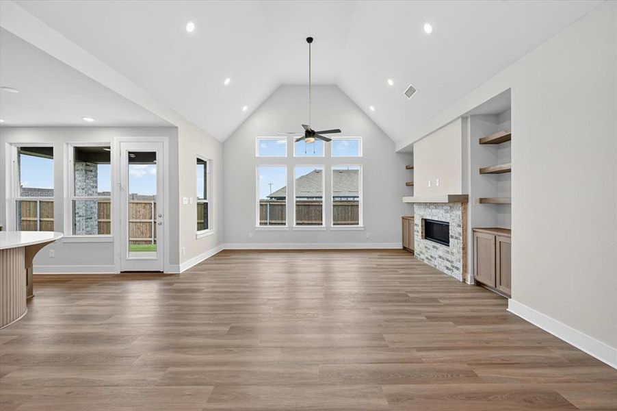 Spacious, unfurnished interior of a new home in Sonoma Verde, McLendon-Chisholm (Image 19).