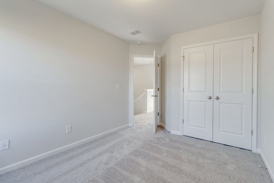 Spacious, unfurnished interior of a new home in Astoria, Columbia (Image 28).