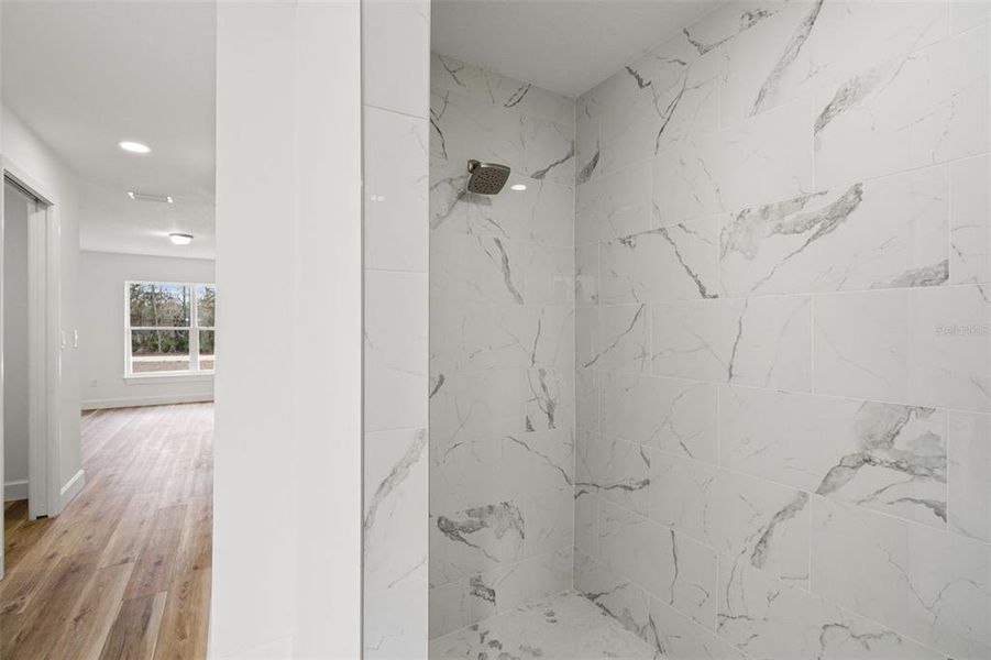 Spacious, unfurnished interior of a new home in , Weeki Wachee (Image 36).