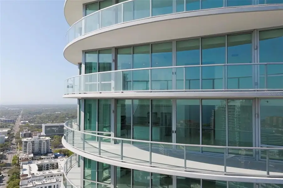 Condo located in St. Petersburg, FL showcasing its design and architecture (Image 4). Condo located in St. Petersburg, FL showcasing its design and architecture (Image 4).