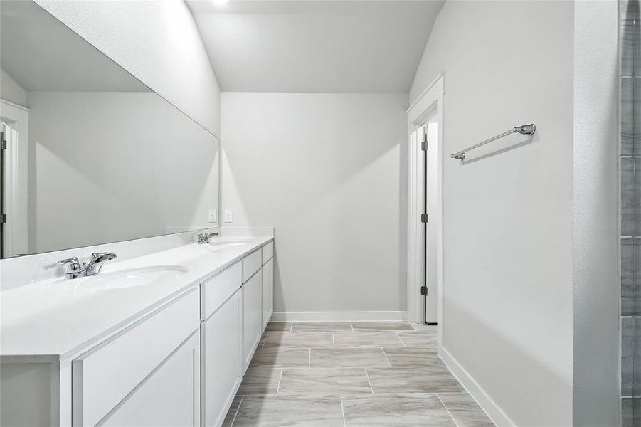 Furnished interior view inside a new home in Simpson Crossing, McKinney (Image 14).