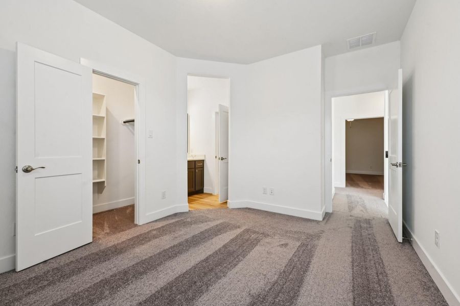 Spacious, unfurnished interior of a new home in Artavia, Conroe (Image 29). Spacious, unfurnished interior of a new home in Artavia, Conroe (Image 29).