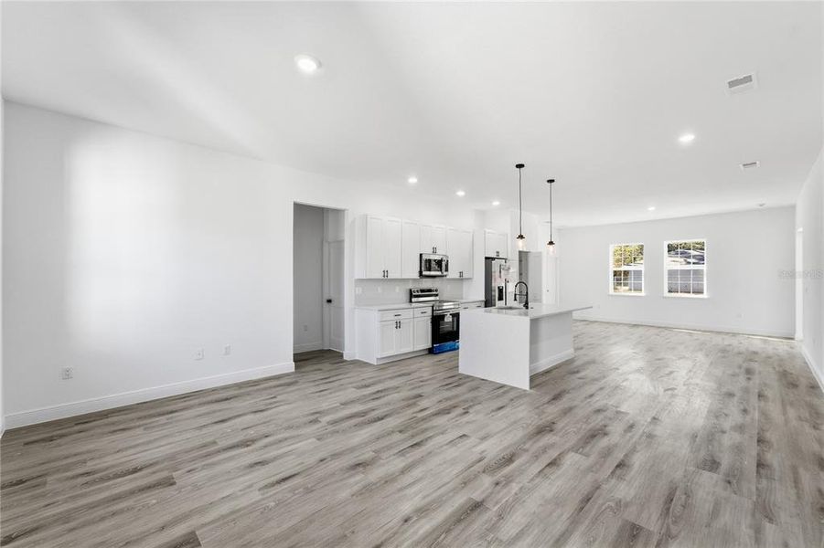 Spacious, unfurnished interior of a new home in , Ocala (Image 29).