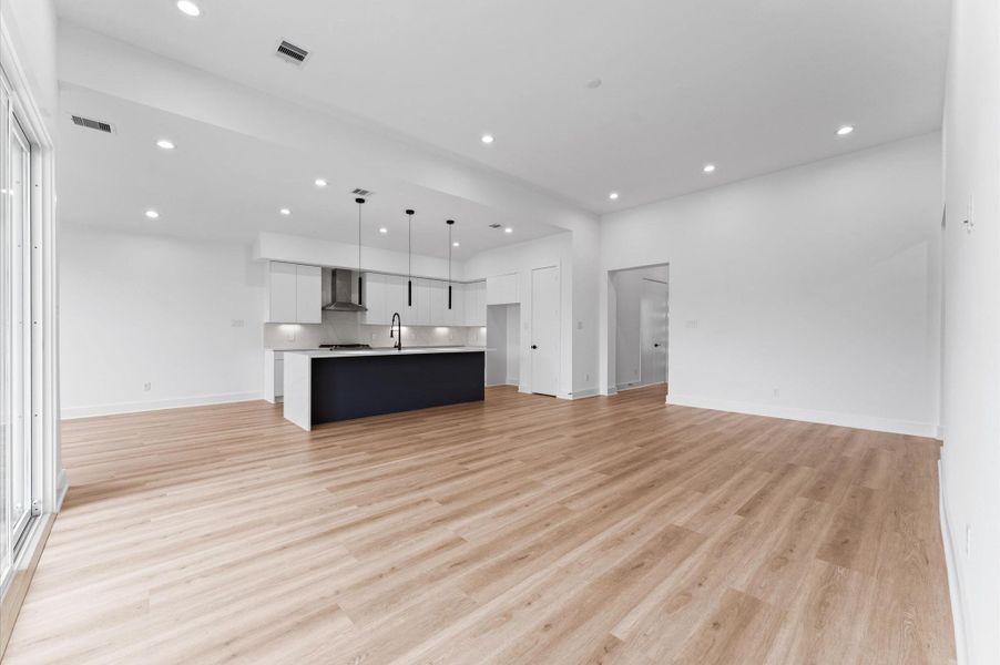 Spacious, unfurnished interior of a new home in , Missouri City (Image 17). Spacious, unfurnished interior of a new home in , Missouri City (Image 17).