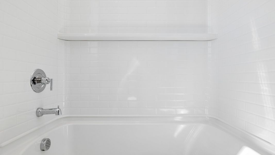 Representative interior finishes for a home built from the Dune by D.R. Horton in Westpark, Buckeye (Image 21).