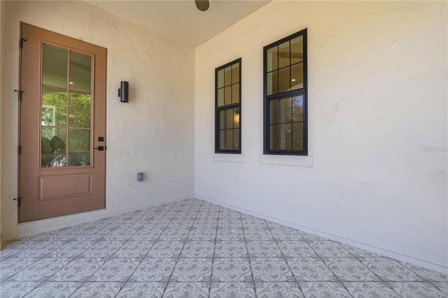 Exterior details and patio area of a home in , St. Petersburg (Image 4).