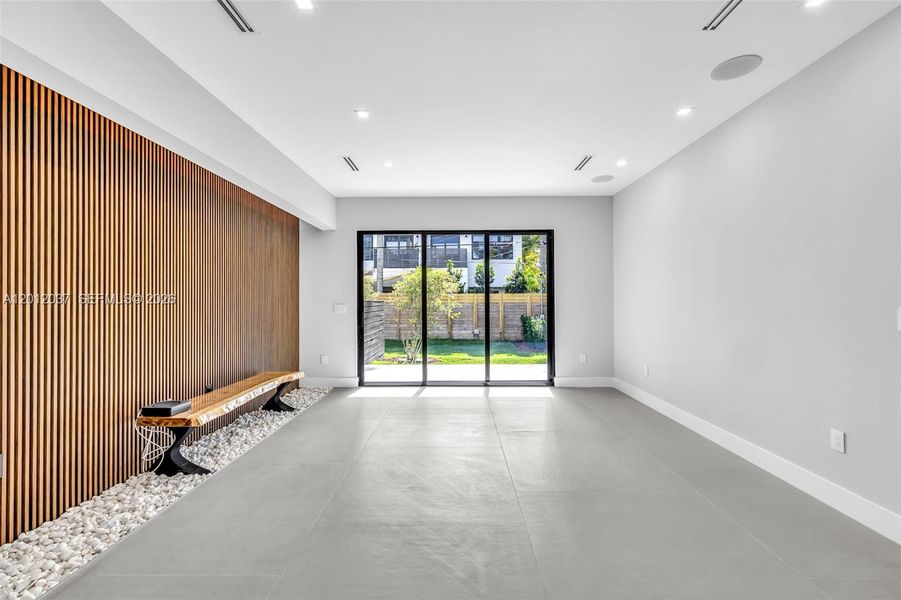 Spacious, unfurnished interior of a new home in , Fort Lauderdale (Image 20).