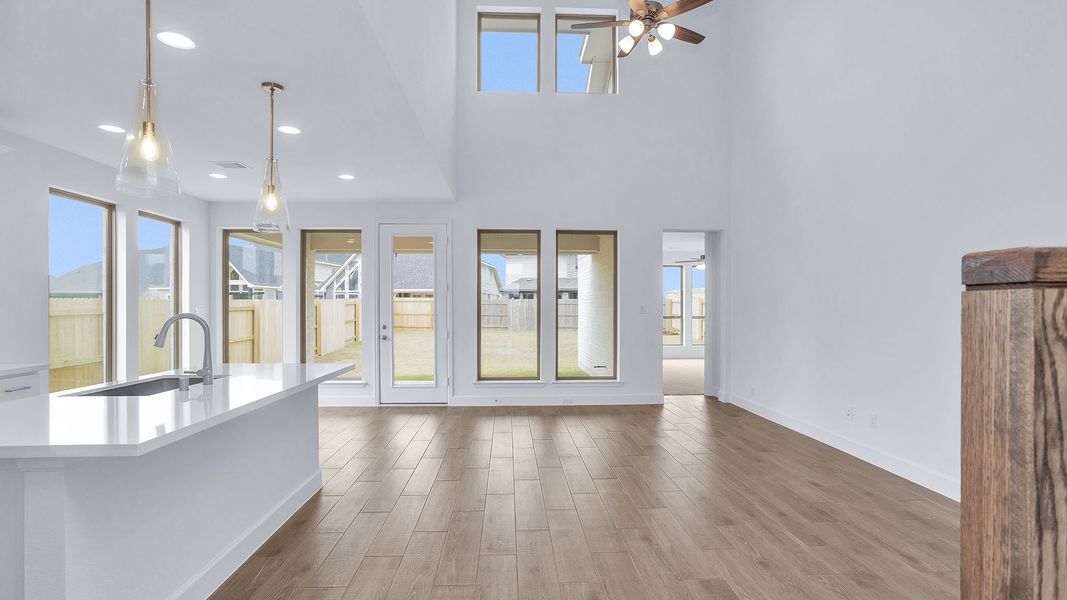 Spacious, unfurnished interior of a new home in Elyson, Katy (Image 8).