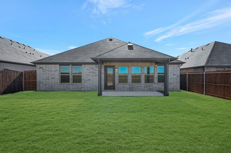 Exterior details and patio area of a home in Verandah, Royse City (Image 20).