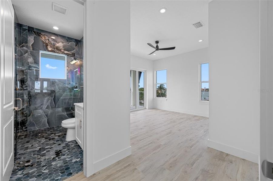 Spacious, unfurnished interior of a new home in , Madeira Beach (Image 22).