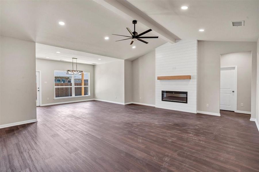 Spacious, unfurnished interior of a new home in , Mabank (Image 19). Spacious, unfurnished interior of a new home in , Mabank (Image 19).