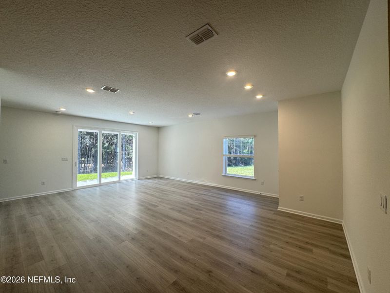 Spacious, unfurnished interior of a new home in Hyland Trail, Green Cove Springs (Image 22).