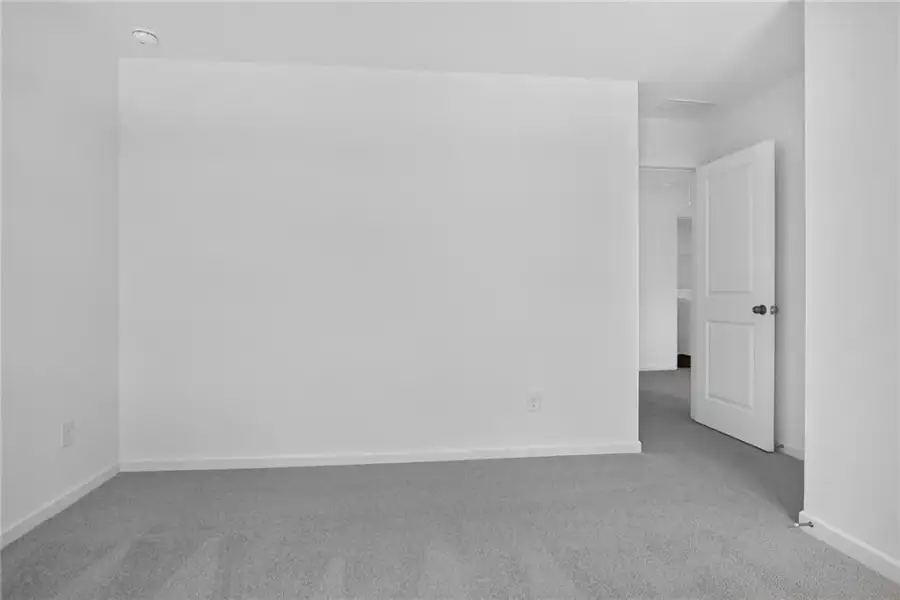 Spacious, unfurnished interior of a new home in Apalachee Hills, Bethlehem (Image 27).
