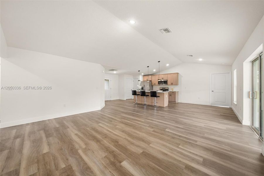 Spacious, unfurnished interior of a new home in , Sebring (Image 17).