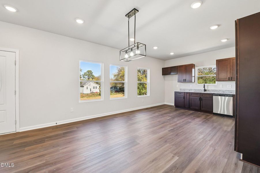 10-web-or-mls-Foster St-S0711-010