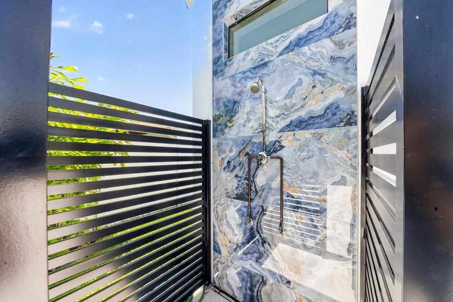 085-014-Outdoor Shower-1500x1000 085-014-Outdoor Shower-1500x1000