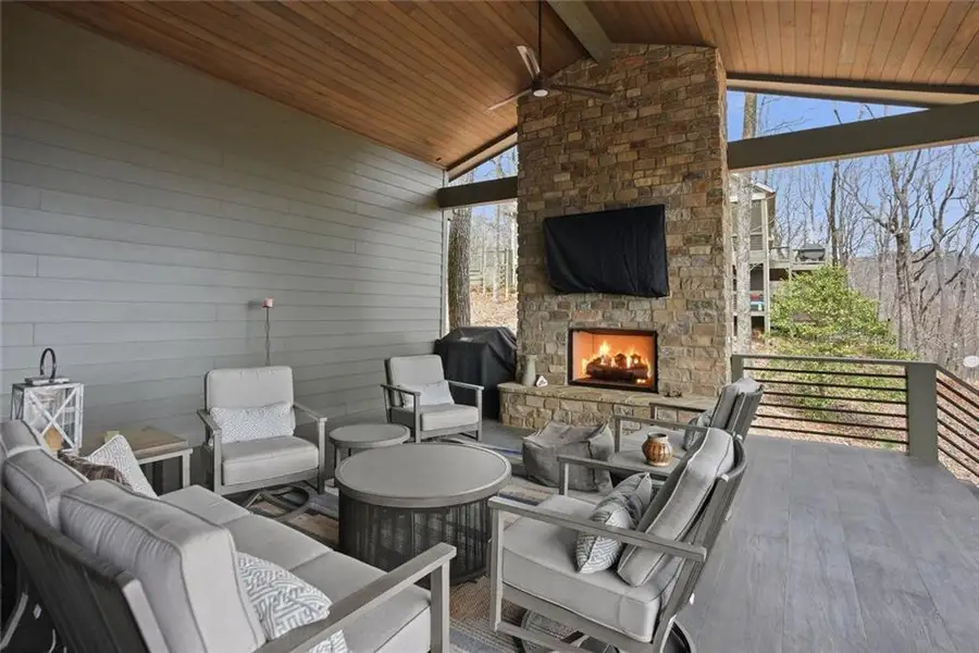 Exterior details and patio area of a home in , Jasper (Image 19).