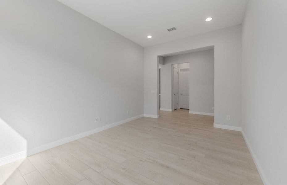 Spacious, unfurnished interior of a new home in Artisan at Asante, Surprise (Image 17).