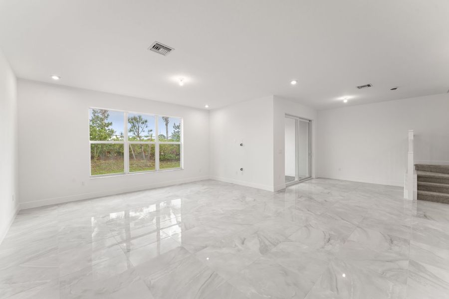 Spacious, unfurnished interior of a new home in Avila, Jensen Beach (Image 14).
