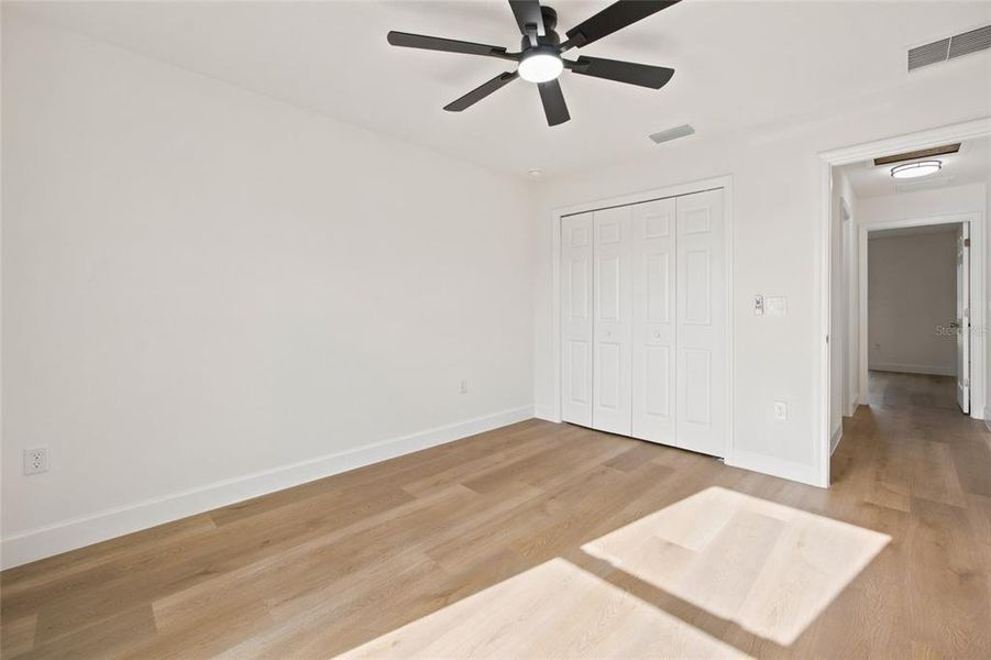 Spacious, unfurnished interior of a new home in , Ocala (Image 27).