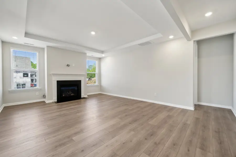 Spacious, unfurnished interior of a new home in The Coves on Lake Wylie, Charlotte (Image 12). Spacious, unfurnished interior of a new home in The Coves on Lake Wylie, Charlotte (Image 12).