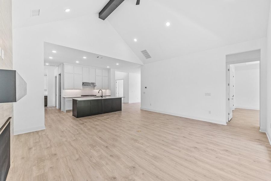 Spacious, unfurnished interior of a new home in Provence - 60', Austin (Image 16).