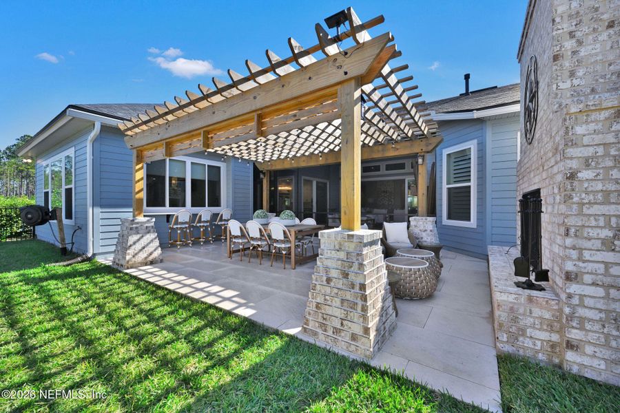 Exterior details and patio area of a home in Palmetto Cove, Ponte Vedra (Image 26).