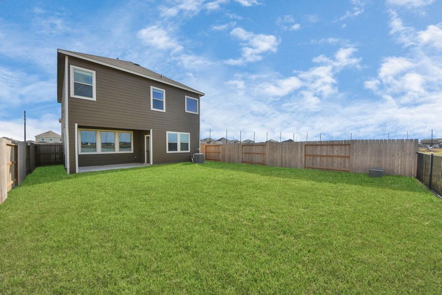 Fully fenced back yard with patio, lake view, no back neighbors