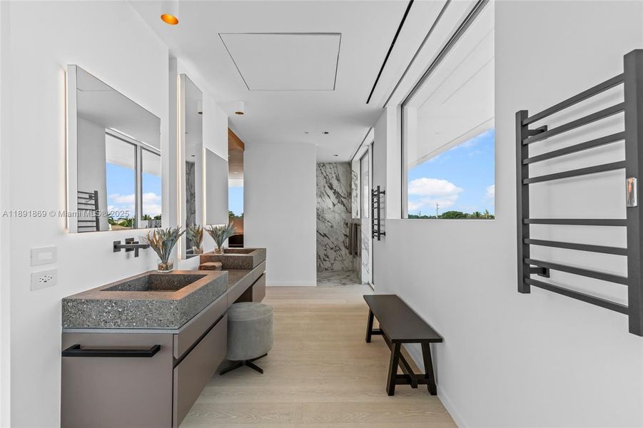 Furnished interior view inside a new home in , Fort Lauderdale (Image 7).