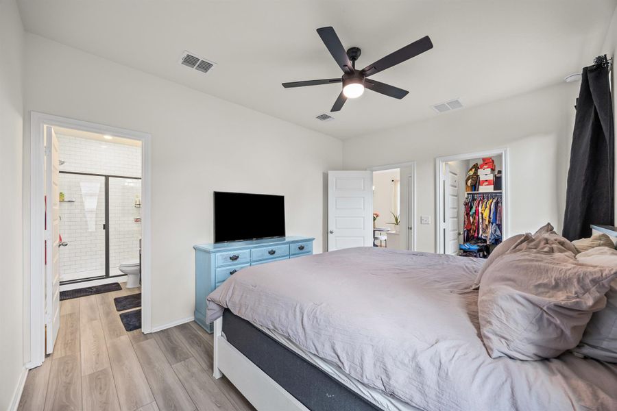 Furnished interior view inside a new home in , Lockhart (Image 3).