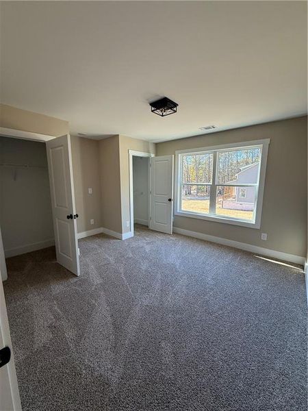 Spacious, unfurnished interior of a new home in , Oxford (Image 9).