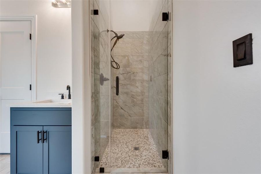 Furnished interior view inside a new home in , Waxahachie (Image 3).