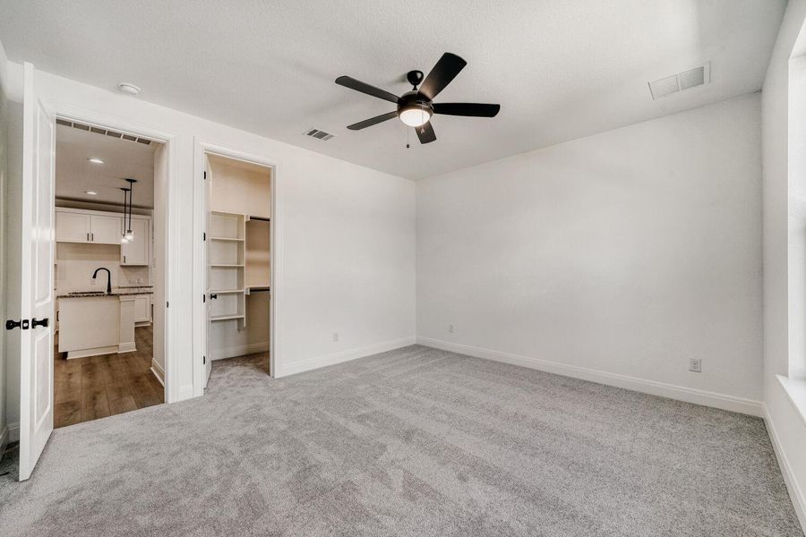 Spacious, unfurnished interior of a new home in , Buda (Image 20).