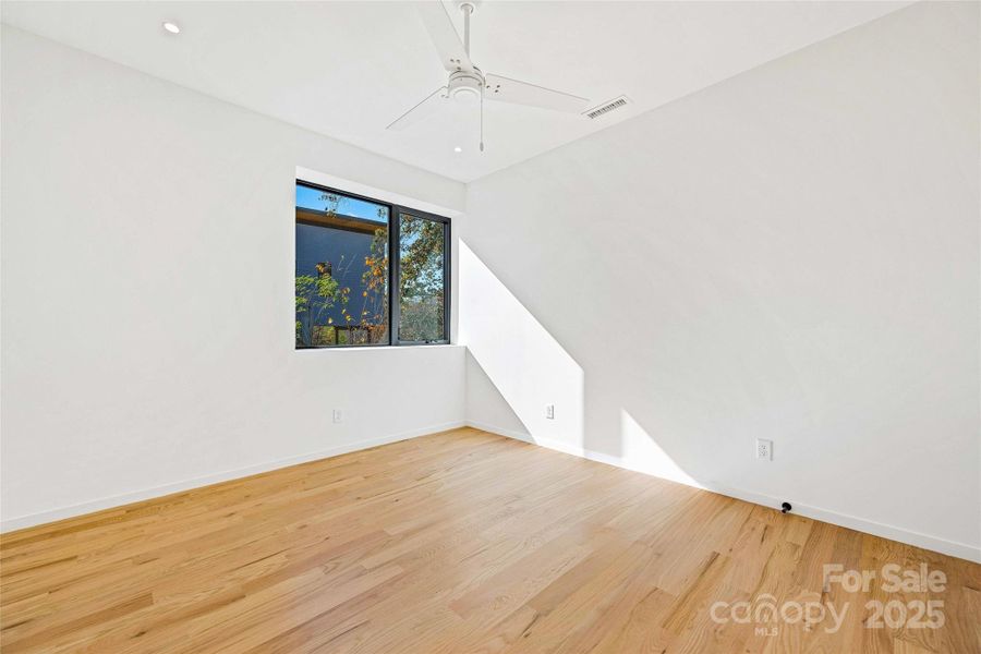 Spacious, unfurnished interior of a new home in , Asheville (Image 20).