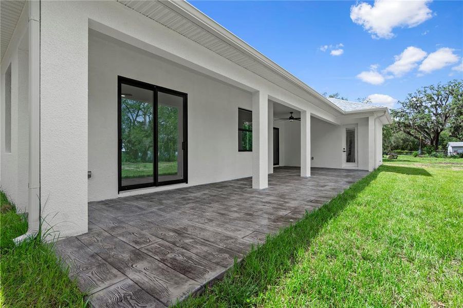 Exterior details and patio area of a home in , New Port Richey (Image 30).