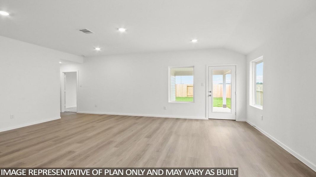 Spacious, unfurnished interior of a new home in Granger Pines, Conroe (Image 9).