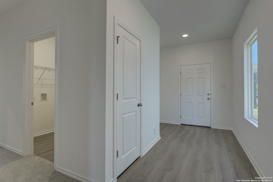 Spacious, unfurnished interior of a new home in Meadows at Hennersby Hollow 40's, San Antonio (Image 21). Spacious, unfurnished interior of a new home in Meadows at Hennersby Hollow 40's, San Antonio (Image 21).