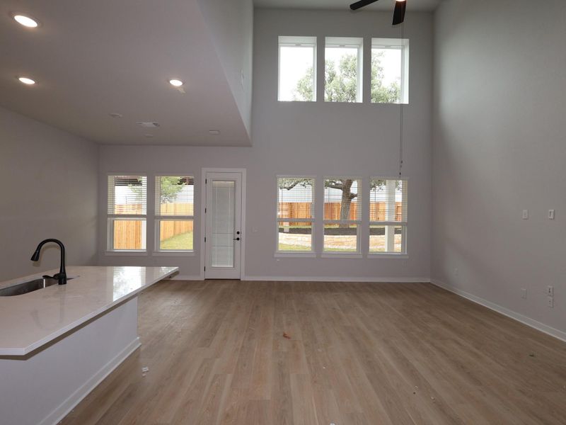 Spacious, unfurnished interior of a new home in Edgewood, Leander (Image 19).