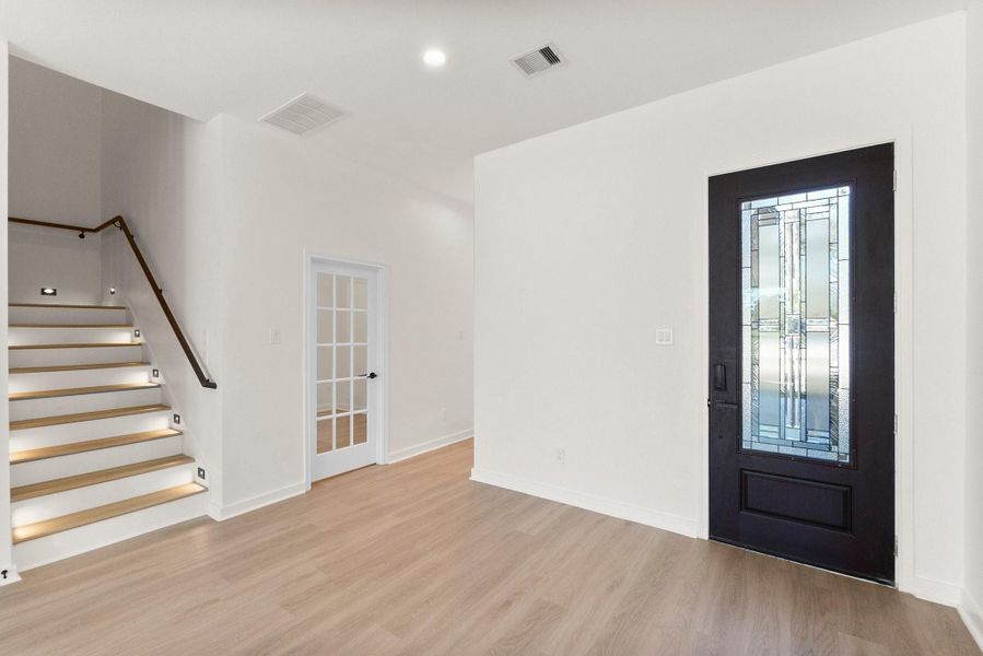 Spacious, unfurnished interior of a new home in , Willis (Image 18).