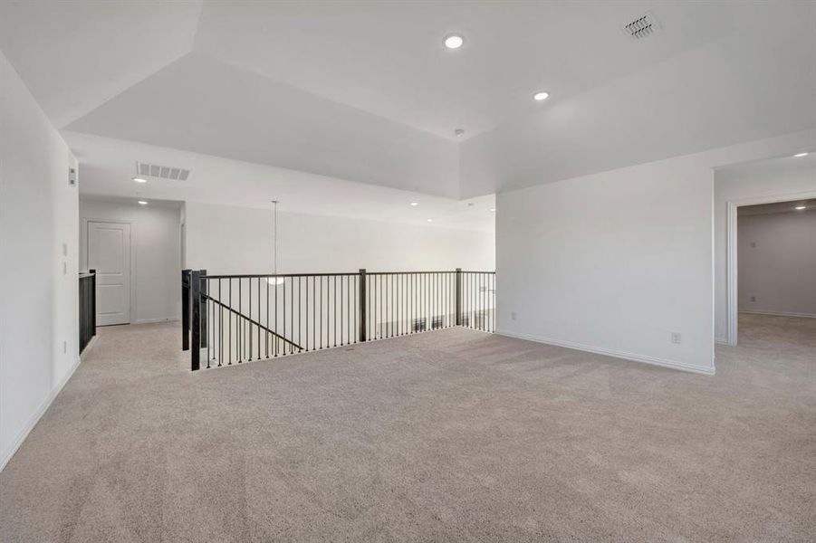 Spacious, unfurnished interior of a new home in Lily Creek at Sutton Fields, Aubrey (Image 39).