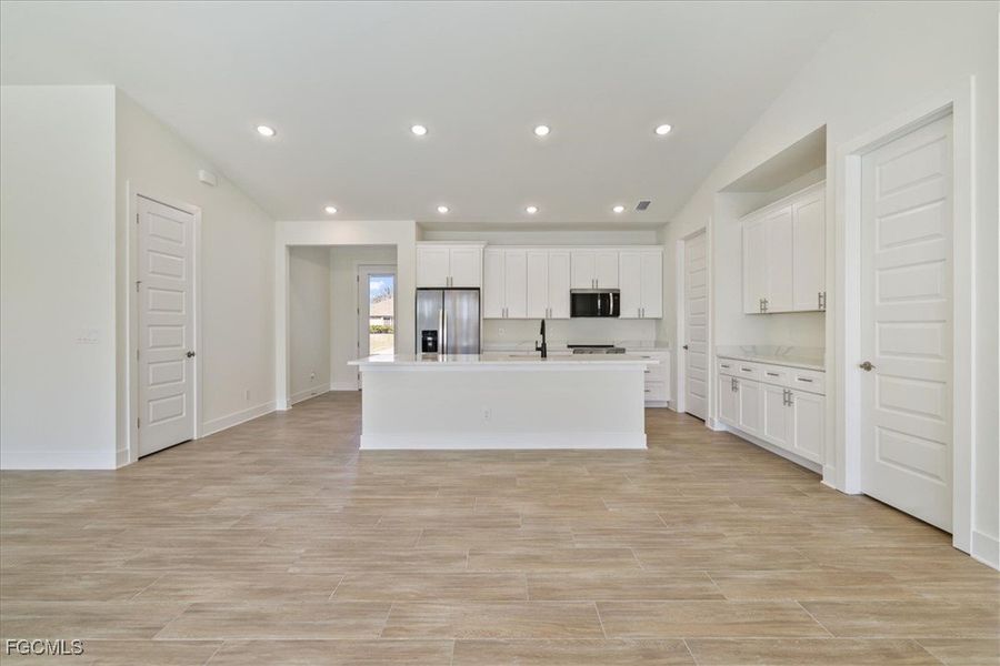 Image 41 of a home in Cape Coral.