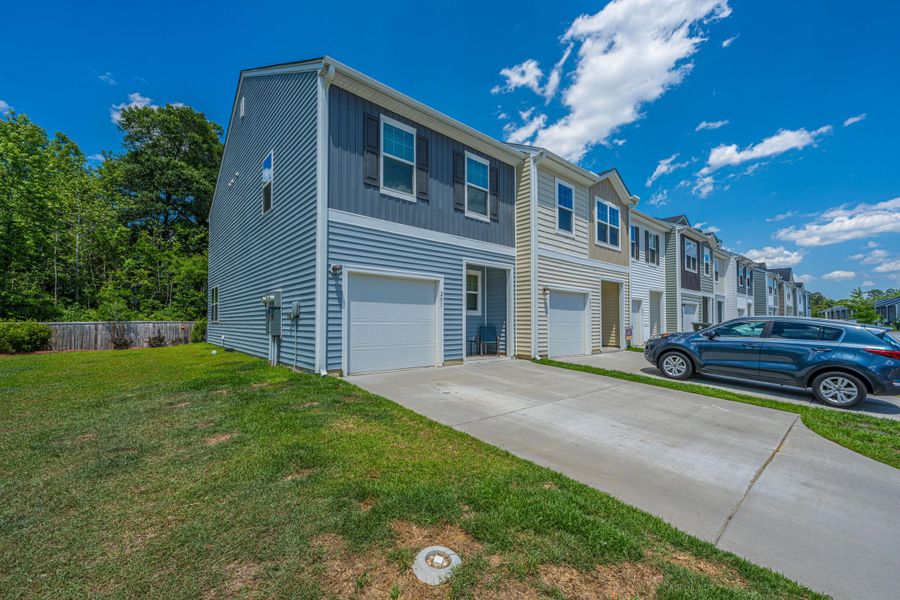 Exterior details and patio area of a home in , Summerville (Image 4).