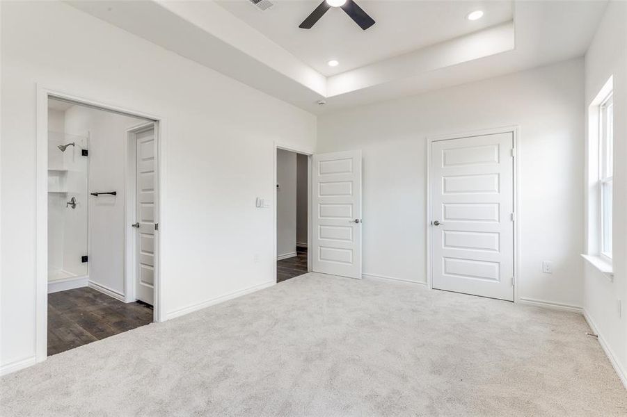 Spacious, unfurnished interior of a new home in , Granbury (Image 22).