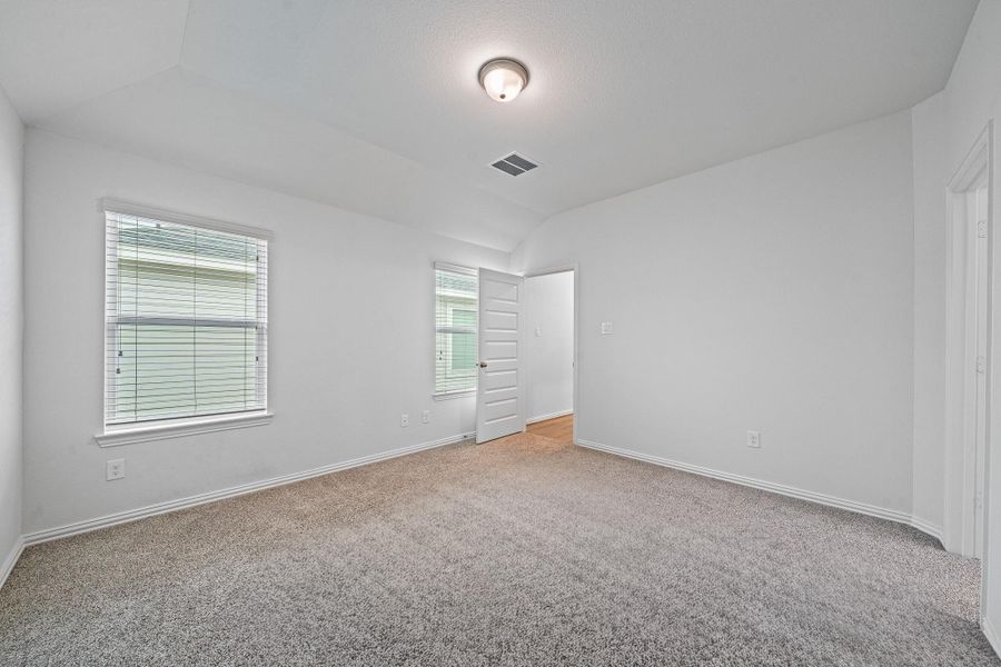Spacious, unfurnished interior of a new home in , Missouri City (Image 22).